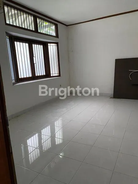 image DISEWAKAN RUMAH 3 LANTAI DI KEMANG - IDEAL UNTUK KANTOR, RUANG MEETING,PARKIR LUAS (3)