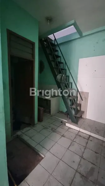 image RUMAH MULTI FUNGSI, BISA DIJADIKAN RUKO, RESTO, RUMAH TINGGAL DLL (5)