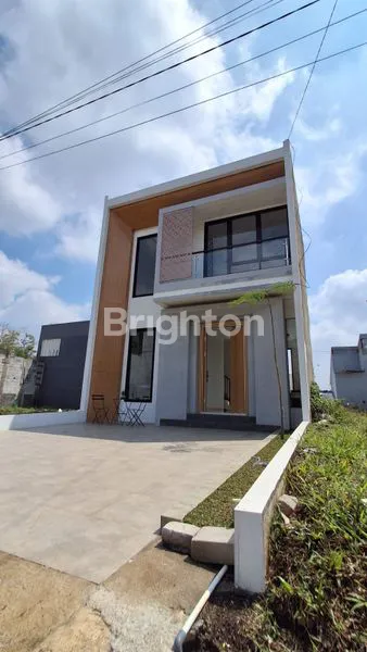 image RUMAH 2 LANTAI BERNUANSA BALI DI KOTA MALANG DEKAT EXIT TOLL MALANG (2)