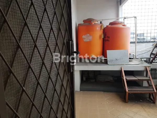 image RUMAH 4 LANTAI SAP HUNI DI EMPANG BAHAGIA JELAMBAR JAKARTA BARAT (8)