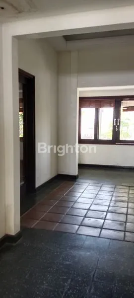 image RUKO EKSKLUSIF DI JALAN UTAMA KUTA SELATAN SANGAT COCOK UNTUK USAHA NAIK DAUN (6)