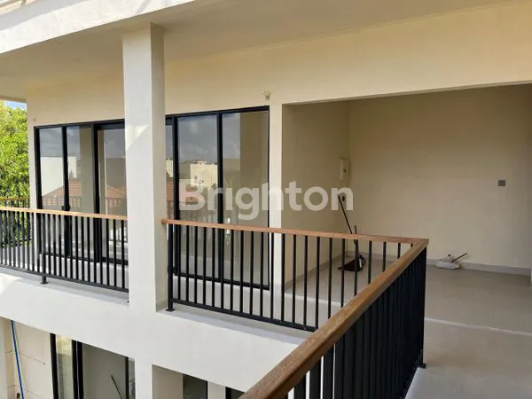 image VILA BARU 3,5 LANTAI DENGAN ROOFTOP GANDA DI KAWASAN UNGASAN\N (3)