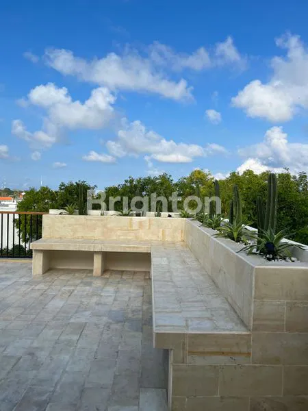 image VILA BARU 3,5 LANTAI DENGAN ROOFTOP GANDA DI KAWASAN UNGASAN\N (2)