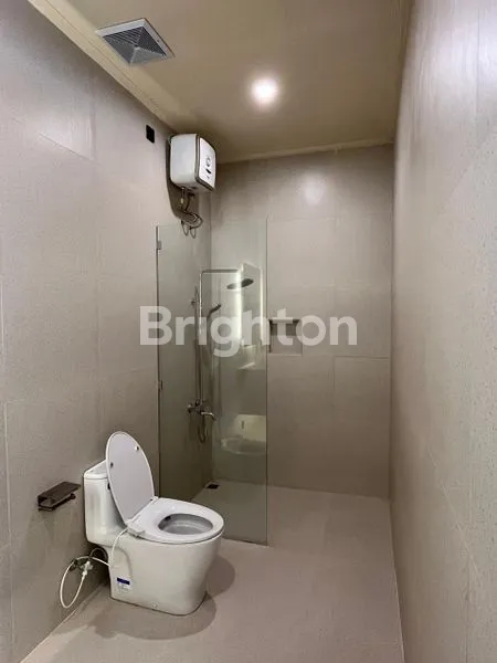 image VILA BARU 3,5 LANTAI DENGAN ROOFTOP GANDA DI KAWASAN UNGASAN\N (5)