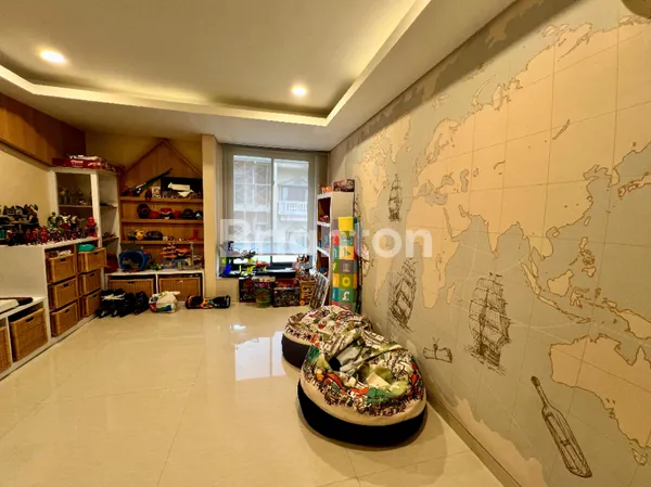 image RUMAH MODERN HOUSE FULLY FURNISHED CITRALAND SURABAYA BARAT (7)