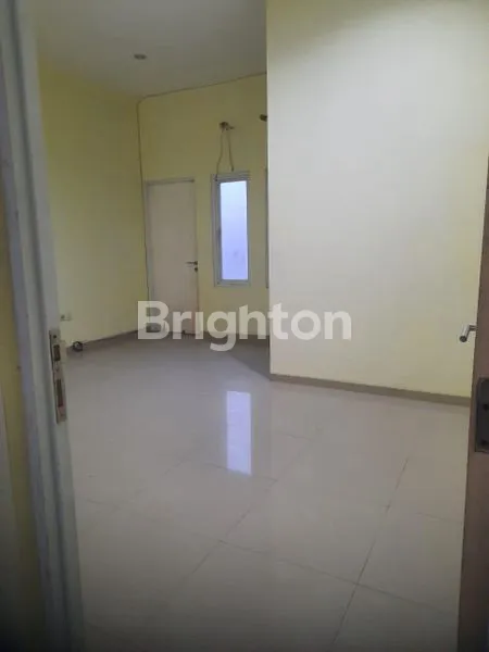 image RUKO 3,5 LANTAI STRATEGIS DI MUARA KARANG (5)