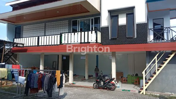 image RUMAH 2 LANTAI HALAMAN LUAS MANYARAN SEMARANG BARAT (2)