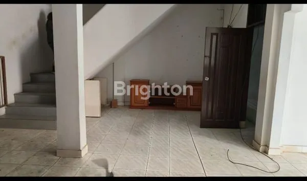 image RUMAH DENGAN HOOK DI PUSAT KOTA DEKAT JL. JEND SUDIRMAN (6)