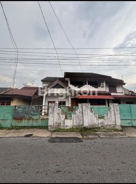 image RUMAH DENGAN HOOK DI PUSAT KOTA DEKAT JL. JEND SUDIRMAN (1)