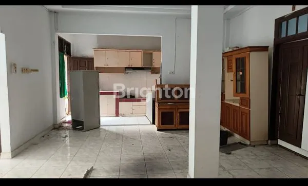 image RUMAH DENGAN HOOK DI PUSAT KOTA DEKAT JL. JEND SUDIRMAN (8)