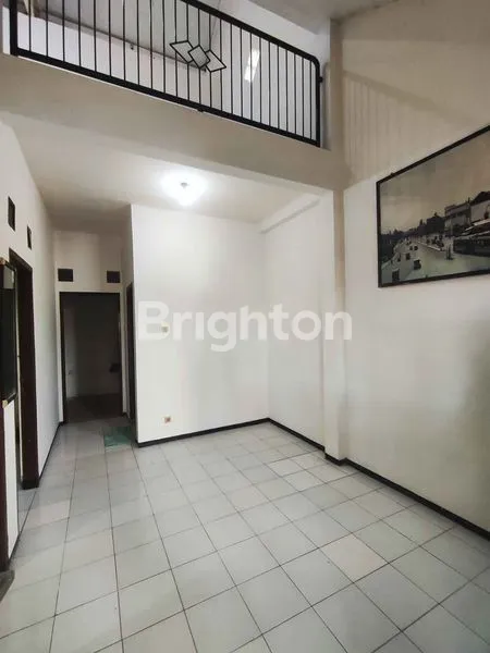 image RUMAH BABATAN PRATAMA 1,5 LANTAI ADA GUDANG (2)