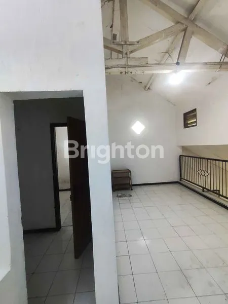 image RUMAH BABATAN PRATAMA 1,5 LANTAI ADA GUDANG (6)