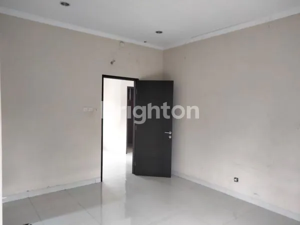image RUMAH MEWAH MINIMALIS DI JUAL SIAP HUNI DI BNR BOGOR, 15-20 MENIT KE STASIUN BOGOR, 15 MENIT KE KEBUN RAYA BOGOR & ISTANA BOGOR, 15-25 MENIT KE BTM MALL, 20-30 MENIT KE BOTANI SQUARE (8)
