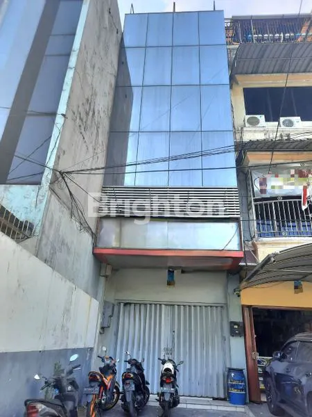 RUKO 3 LANTAI DI RAYA JEMURSARI, KONDISI BAGUS. DEKAT RAYA MARGOREJO