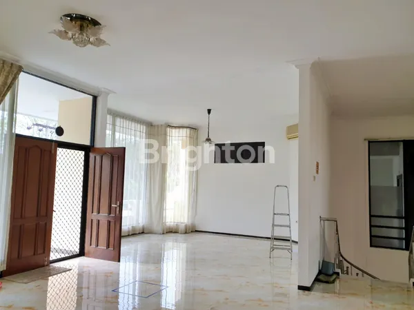 image RUMAH TERAWAT SEMI FURNISH LEBAR 20 SATELIT SELANGKAH KE RAYA SATELIT SURABAYA BARAT (5)