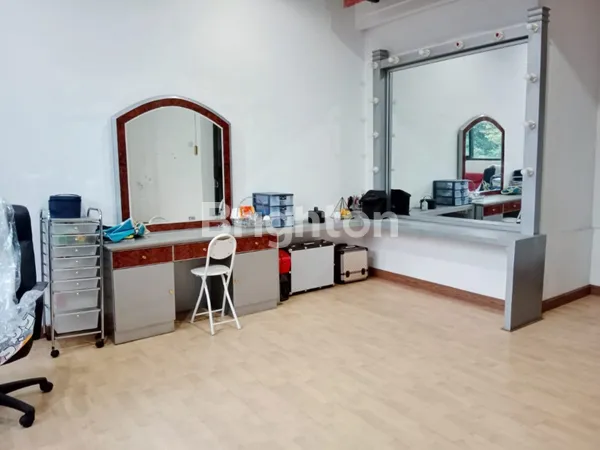 image RUMAH TERAWAT SEMI FURNISH LEBAR 20 SATELIT SELANGKAH KE RAYA SATELIT SURABAYA BARAT (8)