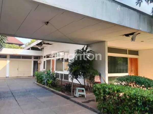 image JARANG ADA!!RUMAH TUA DIBAWAH HARGA NJOP KEMANG JAKARTA SELATAN HANYA 15 MENIT DARI SCBD & SENOPATI (1)