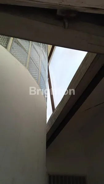 image RUMAH MEWAH LT 270M² 2 LANTAI JAKSEL (5)