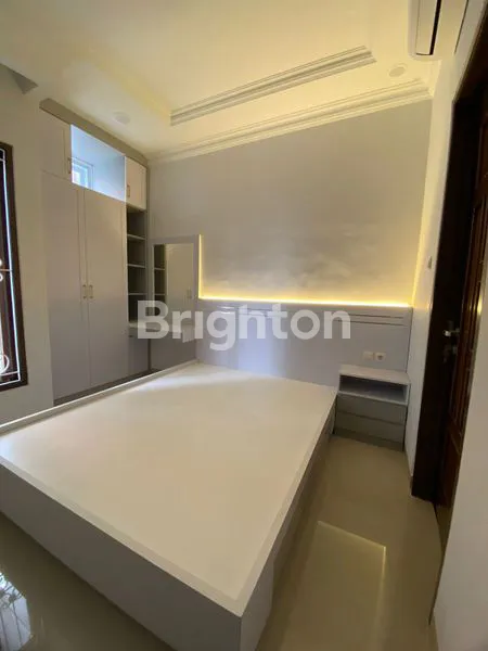 image RUMAH MEWAH 3 LANTAI DI KAWASAN ELIT DEPLU   PETBATASAN JAKSEL DAN TANGERANG (6)