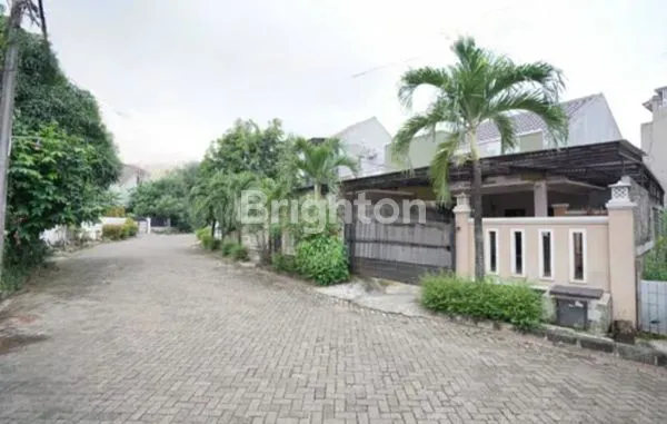 RUMAH MEWAH 5KT SEMI-FURNISHED DEKAT TOL JATIWARNA, BEBAS BANJIR