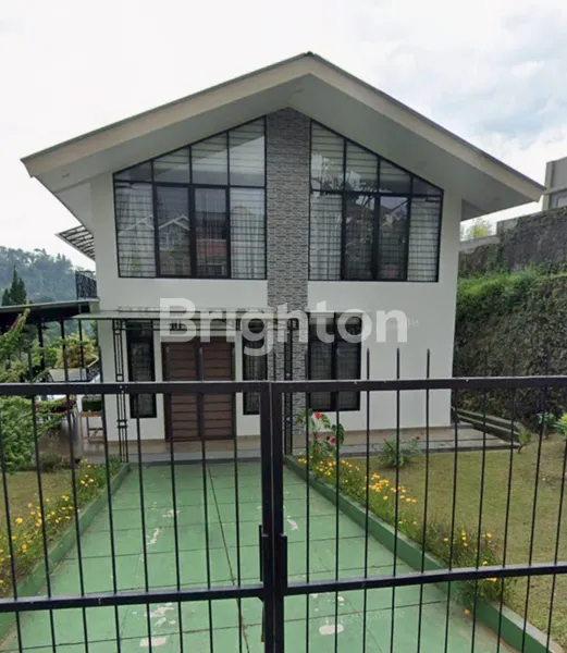 image VILLA MEWAH 2 LANTAI DENGAN 2 KOLAM RENANG – LUAS TANAH 2000 M² DI CIANJUR, JAWA BARAT (1)