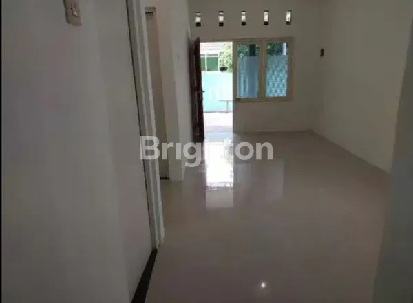 image DI JUAL RUMAH TERAWAT SIAP HUNI (2)