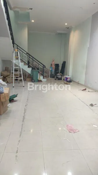 image RUKO KOMERSIL SIAP PAKAI 4 LANTAI PLONG , BARU RENOVASI , STRATEGIS  PINGGIR JALAN , BEBAS BANJIR , KEMANGGISAN, JAKARTA BARAT (5)