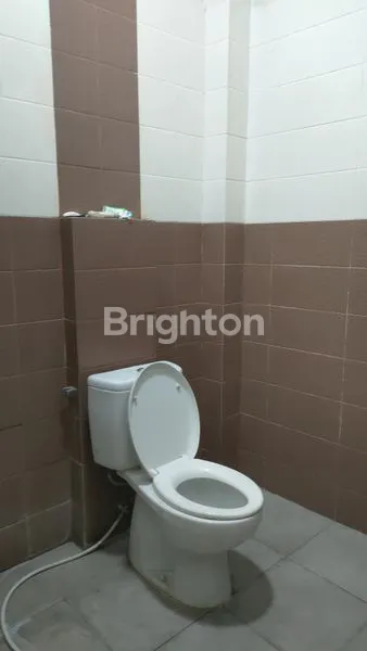 image RUKO KOMERSIL SIAP PAKAI 4 LANTAI PLONG , BARU RENOVASI , STRATEGIS  PINGGIR JALAN , BEBAS BANJIR , KEMANGGISAN, JAKARTA BARAT (6)