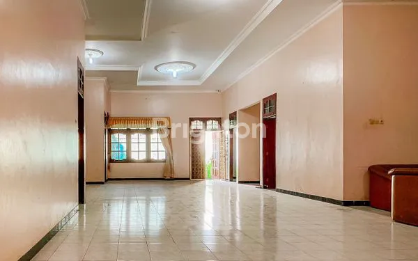 image RUMAH MEWAH HOOK STRATEGIS LAWEYAN SOLO (6)