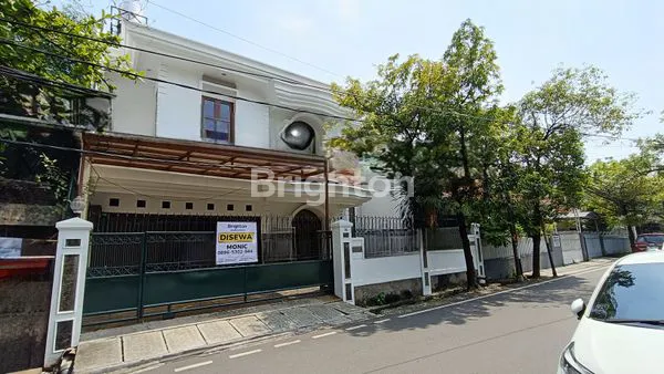 RUMAH MEWAH DAN TERAWAT 2 LANTAI DI JL PERSATUAN GURU DEKAT CIDENG JAKARTA PUSAT