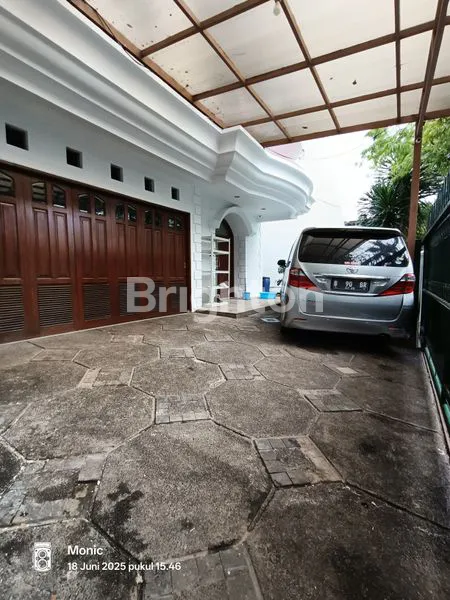 image RUMAH MEWAH DAN TERAWAT 2 LANTAI DI JL PERSATUAN GURU DEKAT CIDENG JAKARTA PUSAT (8)