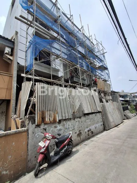 RUMAH BARU 3 LANTAI, LT 60M², SHM