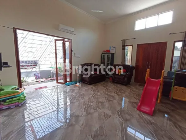 image RUMAH 2 LANTAI FULL FURNISH LOKASI STRATEGIS DEKAT MALL LIPPO DI PURI INDAH SIDOARJO (3)