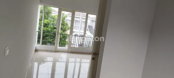 image RUMAH 4 KT SIAP HUNI DI CLUSTER MAHONI (4)