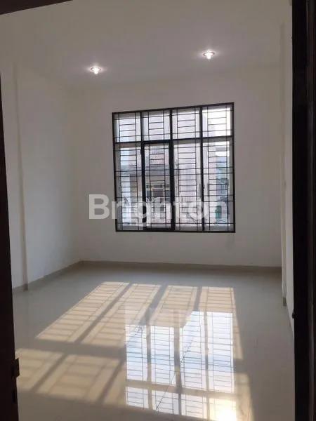 image RUKO JL.DANAU JEMPA 3,5 LANTAI DI MEDAN BARAT, LT 68M² (4)