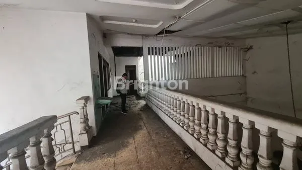 image RUMAH USAHA STRATEGIS DEKAT NGAGEL MERR PAKUWON CITY KERTAJAYA DHARMAHUSADA KLAMPIS (5)