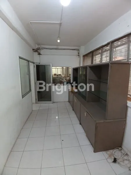 image TEMPAT USAHA STRATEGIS DENGAN HARGA TERJANGKAU DI GLODOK JAKBAR. (3)
