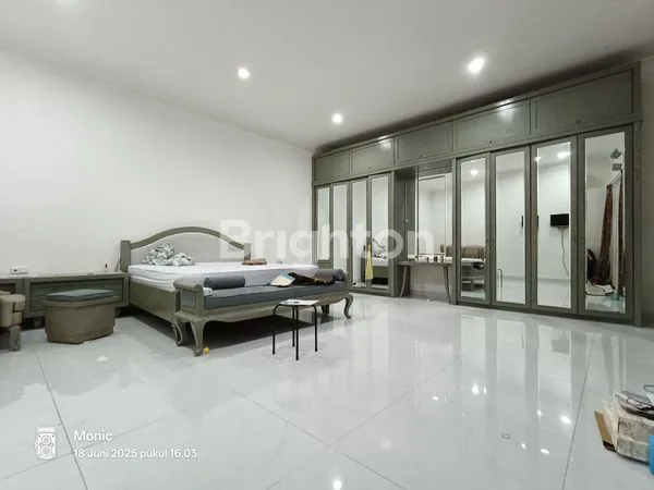 image RUMAH MEWAH DAN TERAWAT 2 LANTAI DI JL PERSATUAN GURU DEKAT CIDENG JAKARTA PUSAT (7)