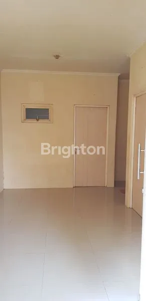 image RUMAH 2 LANTAI DI GREENLAKE WONOREJO RUNGKUT SURABAYA, SIAP HUNI! (4)