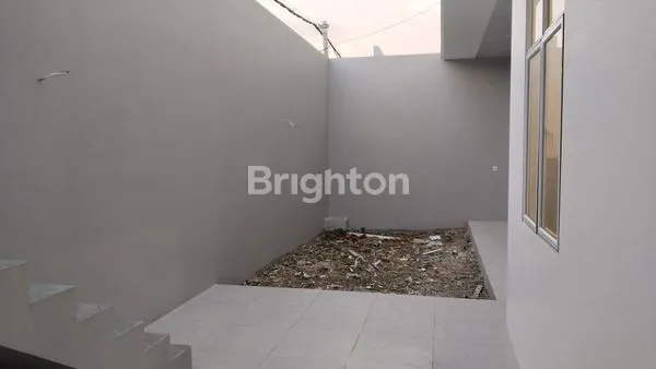 image RUMAH MEWAH SIAP HUNI 2LANTAI (3)