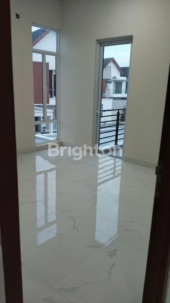 image RUMAH MEWAH SIAP HUNI 2LANTAI (4)