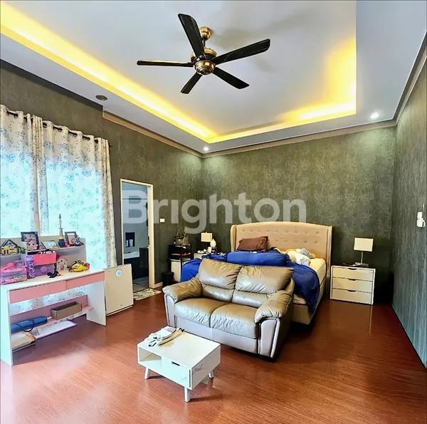 image KOMPLEK BUMI ASRI. SEMI FURNISHED. LEBAR 10 M. 6 MENIT DARI MANHATTAN TIMES SQUARE. 7 MENIT KE GERBANG TOL HELVETIA (5)