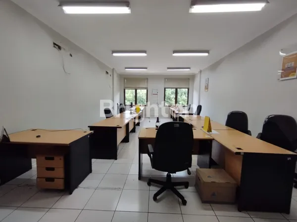 image SEWA RUKO 3 ½ LANTAI EX PERBANKAN COCOK UNTUK PERKANTORAN AREA RAMAI STRATEGIS TENGAH KOTA BANDUNG (1)
