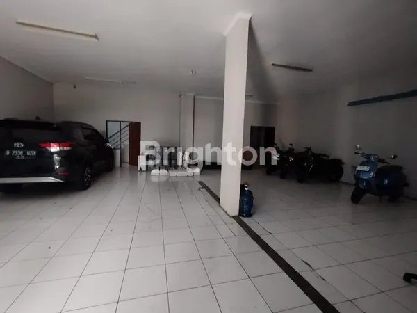 image SEWA RUKO 3 ½ LANTAI EX PERBANKAN COCOK UNTUK PERKANTORAN AREA RAMAI STRATEGIS TENGAH KOTA BANDUNG (5)