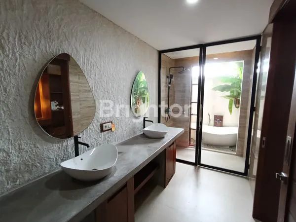 image BRAND NEW CHARMING MODERN VILLA 2 BR IN SAYAN, UBUD | FREEHOLD (3)