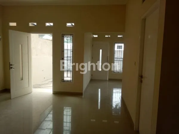 image RUMAH SIAP HUNI HANYA 1M AN DI BSD CITY (3)