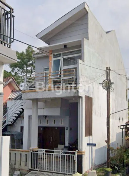 image RUMAH MINIMALIS 2 LANTAI SELANGKAH KE SMP SABILILLAH MALANG (1)