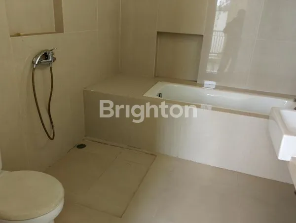 image RUMAH BESAR DAN LUAS DI KOTA WISATA (2)