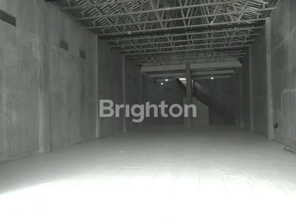 image DISEWAKAN RUKO DUA LANTAI DI PUSAT KOTA TULUNGAGUNG, LOKASI STRATEGIS, COCOK USAHA KULINER, TOKO MAUPUN RUMAH TANGGA. (2)