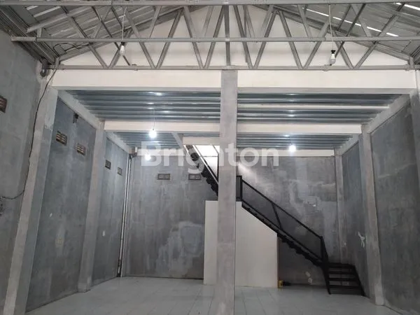 image DISEWAKAN RUKO DUA LANTAI DI PUSAT KOTA TULUNGAGUNG, LOKASI STRATEGIS, COCOK USAHA KULINER, TOKO MAUPUN RUMAH TANGGA. (3)